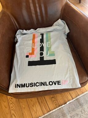 freecity Light Blue Short Sleeve Tee with Pink Accent